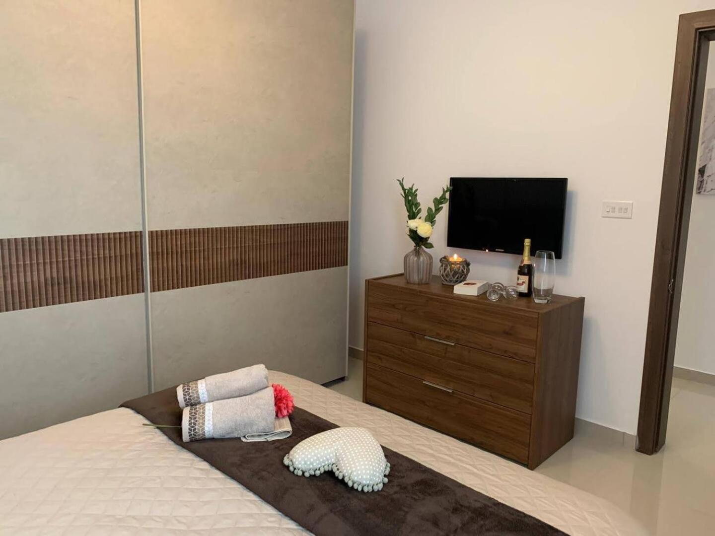 Fl 1 Ta'Lonza Luxury With Hot Tub By Homely Mellieħa Buitenkant foto