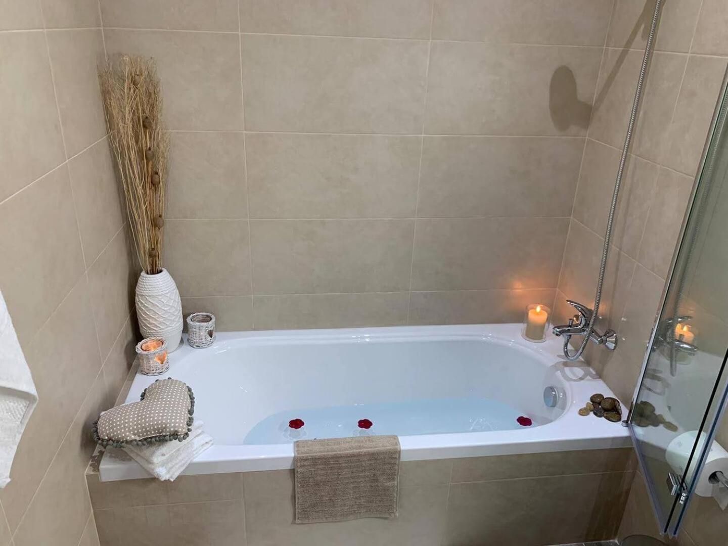 Ta'Lonza Luxury Near Goldenbay With Hot Tub App1 Appartement Mellieħa Buitenkant foto