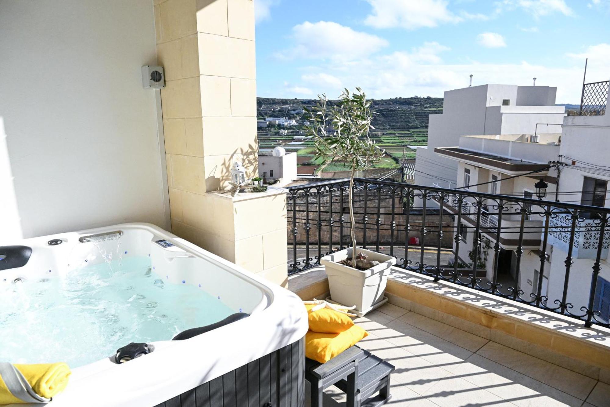 Fl 1 Ta'Lonza Luxury With Hot Tub By Homely Mellieħa Buitenkant foto