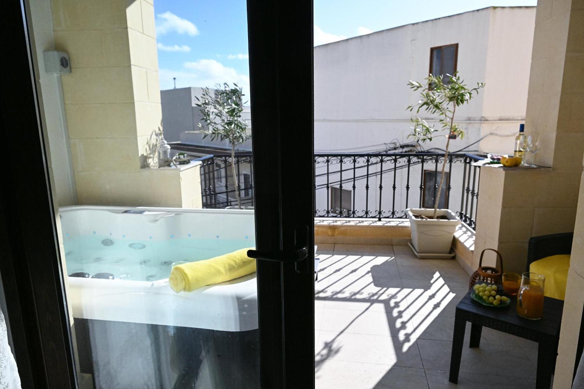 Fl 1 Ta'Lonza Luxury With Hot Tub By Homely Mellieħa Buitenkant foto