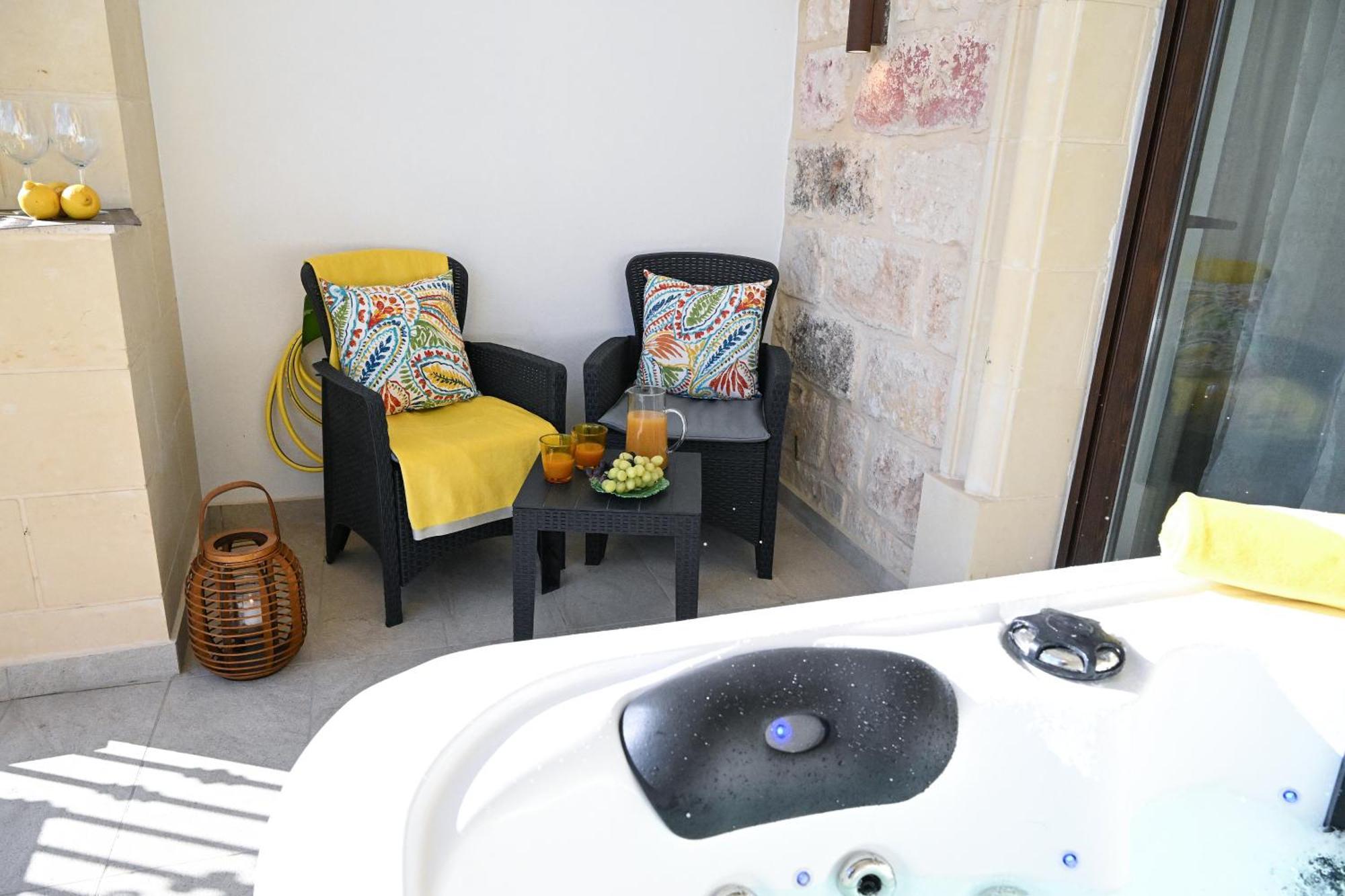 Fl 1 Ta'Lonza Luxury With Hot Tub By Homely Mellieħa Buitenkant foto